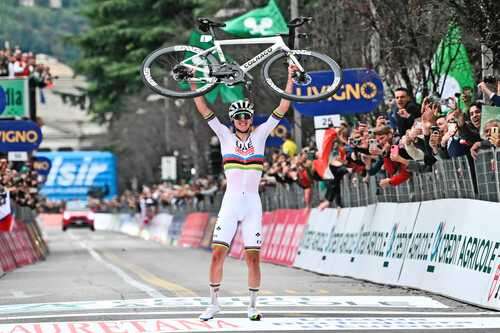 Pogacar gana por cuarto año consecutivo en Lombardía   