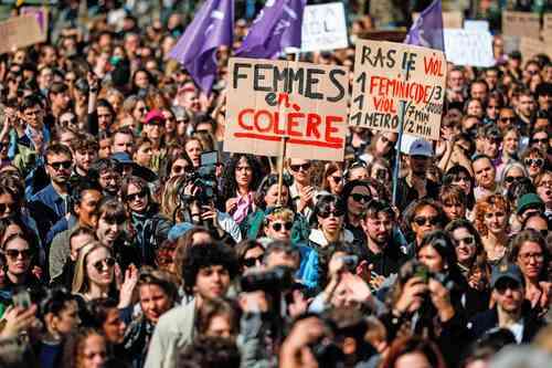 “Todas somos giséle”, protesta una multitud en Francia   