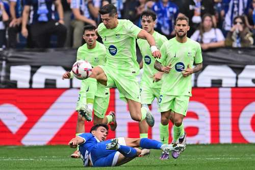 Con Lewandowski en el ataque, Barcelona vence 3-0 al Alavés   