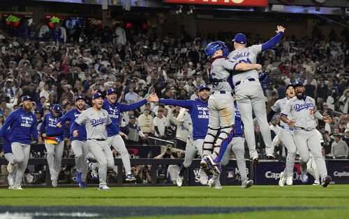 Los Dodgers le cumplen a El Toro Valenzuela; ganan la Serie Mundial   