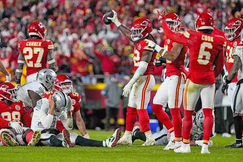 Kansas City asegura boleto a los playoffs   