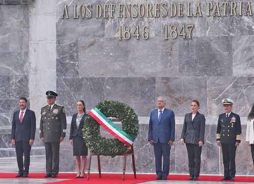 Sheinbaum participa en honores a los Niños Héroes junto con AMLO   