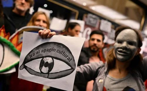 Creadores argentinos, en alerta por el “rencor” de Javier Milei hacia la cultura    