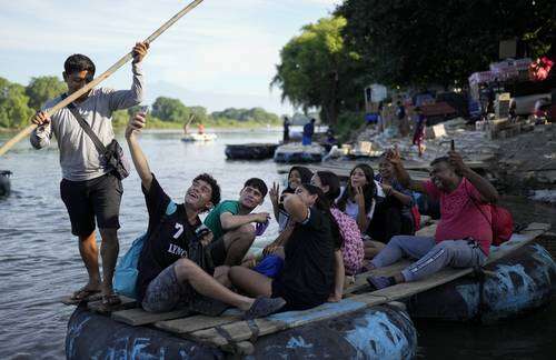 Migrantes documentan su viaje hacia EU   