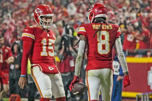 Mahomes, imparable; Kansas vence a Tampa en tiempo extra   