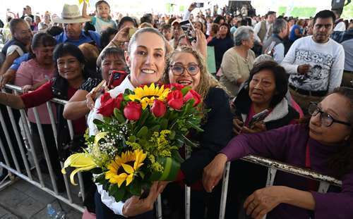 Sheinbaum supervisa en Neza registro para programas sociales   