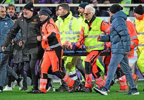 Jugador de la Fiorentina se desploma en la cancha   