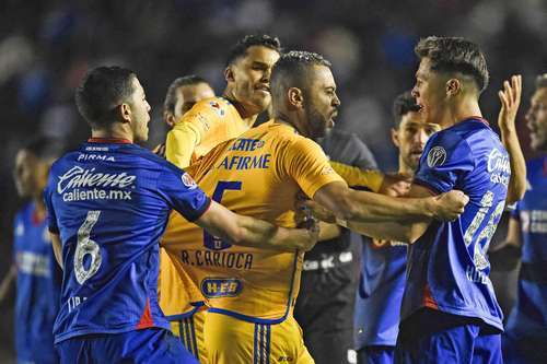 Cruz Azul arrebata el liderato tras imponerse a Tigres 1-0    