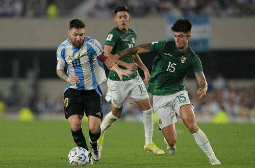 Con triplete, Messi lidera goleada de Argentina 6-0 sobre Bolivia   