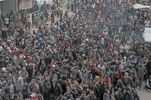 Palestinos en busca de comida asaltan convoy de la ONU en la franja   