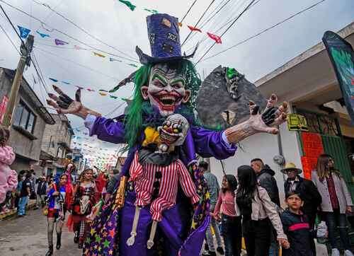 Tradicional desfile de las momias   