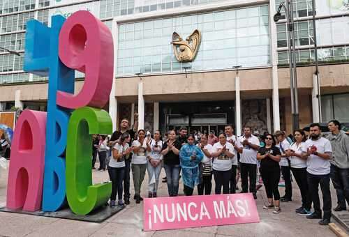 Un logro, el decreto de AMLO, dicen padres de víctimas de ABC   