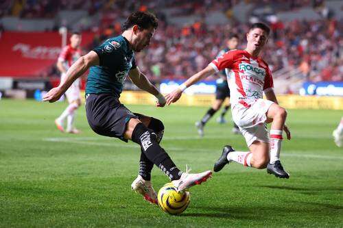 Necaxa corta racha a Chivas y sigue invicto   