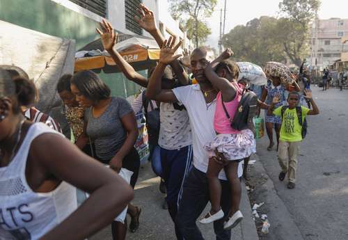 Ataques de bandas causan desabasto en los barrios pobres de Haití   