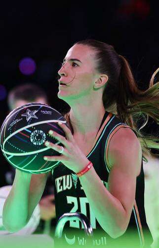 Sabrina Ionescu rompió estigma de la fragilidad femenina al retar a Curry   