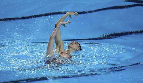 Diego Villalobos rompió estigmas en la natación artística   