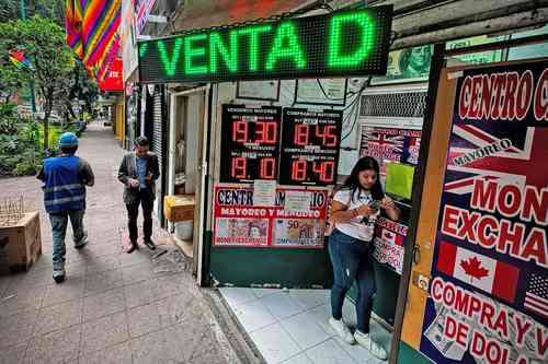 La BMV gana 1.1% en la semana; peso pierde 28 centavos   