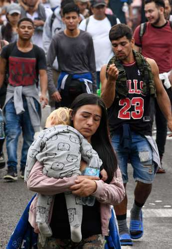 Autoridades impiden a la caravana descansar  en el centro de Huixtla   