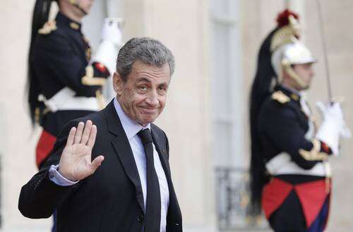 Sarkozy es condenado a un año de prisión en Francia   