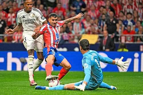 Atlético sufre para empatar con Madrid   