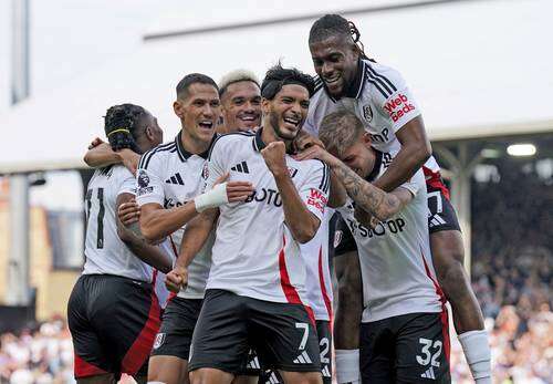 Jiménez, en plan goleador; brilla en triunfo del Fulham   