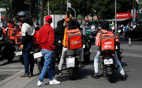 Impulsa Sheinbaum reforma para proteger a repartidores   