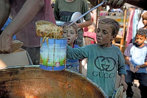 Asfixia Israel pueblos de Gaza con más ataques: autoridades   