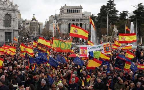 Multitudinaria protesta de la derecha en España exige dimitir a Sánchez    