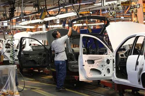 Automotrices de EU critican arancel más bajo a Japón que a México   