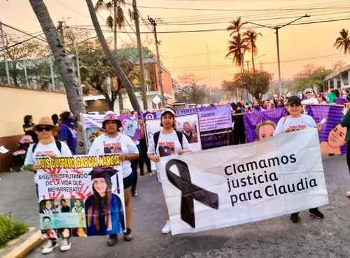 Tras 8 años sin justicia, halla al asesino de su hija en un concierto    