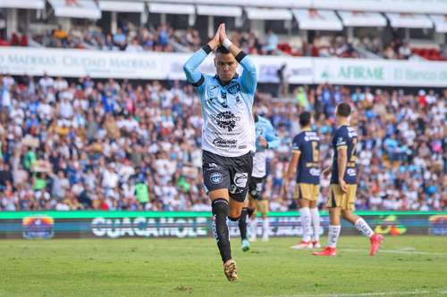 Gallos remonta ante Pumas con doblete de Pablo Barrera   