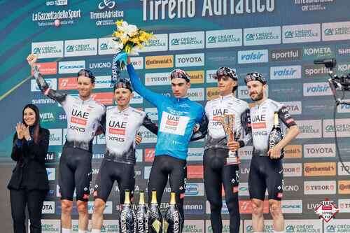 Ayuso gana para el UAE la Tirreno-Adriático   