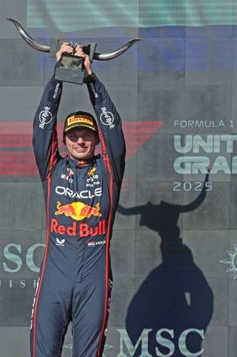 Max Verstappen arrolla a los McLaren en Gran Premio de EU   