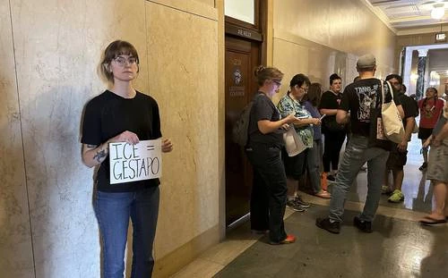 Grupo de fiscales demanda a Trump por condicionar recursos a estados   