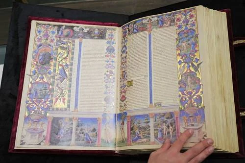 Exhiben opulenta Biblia Renacentista   