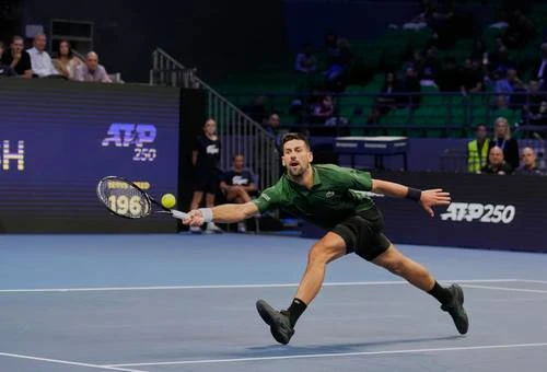 Djokovic se estrena en Atenas con victoria sobre Tabilo   