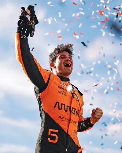 Patricio O’Ward celebra  100 carreras en IndyCar  con una victoria en Iowa    
