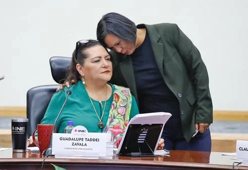 INE exculpa a Pío López Obrador  y David León   