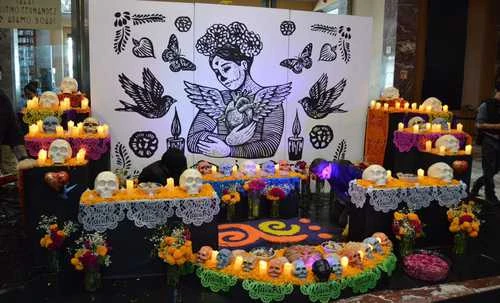 Espacios culturales dedican altares a artistas mexicanos   