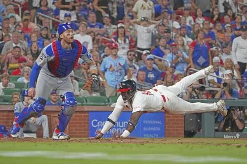 Cardenales vencen 3-2 a Cachorros   