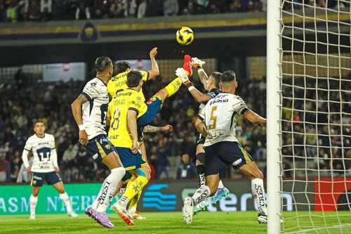 América celebra en CU; derrota 2-0 a los Pumas en el clásico capitalino   