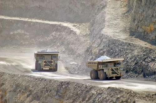 Prohibir minería a cielo abierto frenaría proyectos estratégicos   