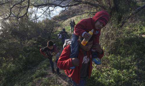 Sembrar terror, estrategia antimigrante de Trump   