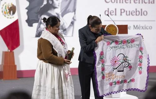 Julio Hernández López: Astillero   