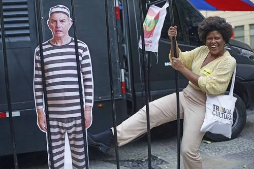 Continúan festejos en Brasil por condena a prisión de Bolsonaro   