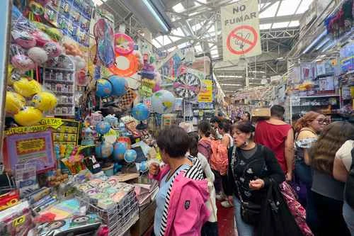 El circo, maroma y teatro de los padres de familia en la compra de útiles escolares   