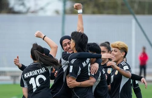 Futbolistas afganas hacen del exilio un acto de resistencia y esperanza   