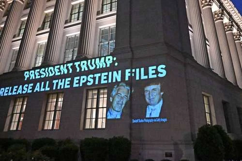 Donald Trump urge a difundir testimonios del caso Epstein    