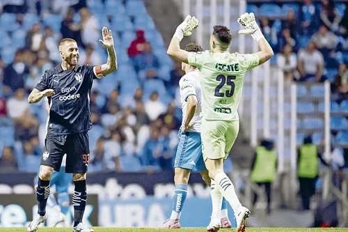Rayados golea al Puebla  y se afianza en el liderato   