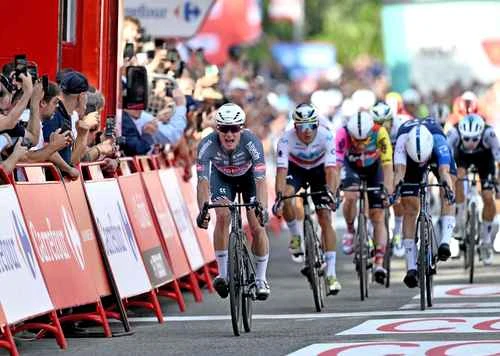 Philipsen sorprende en la vuelta a España   